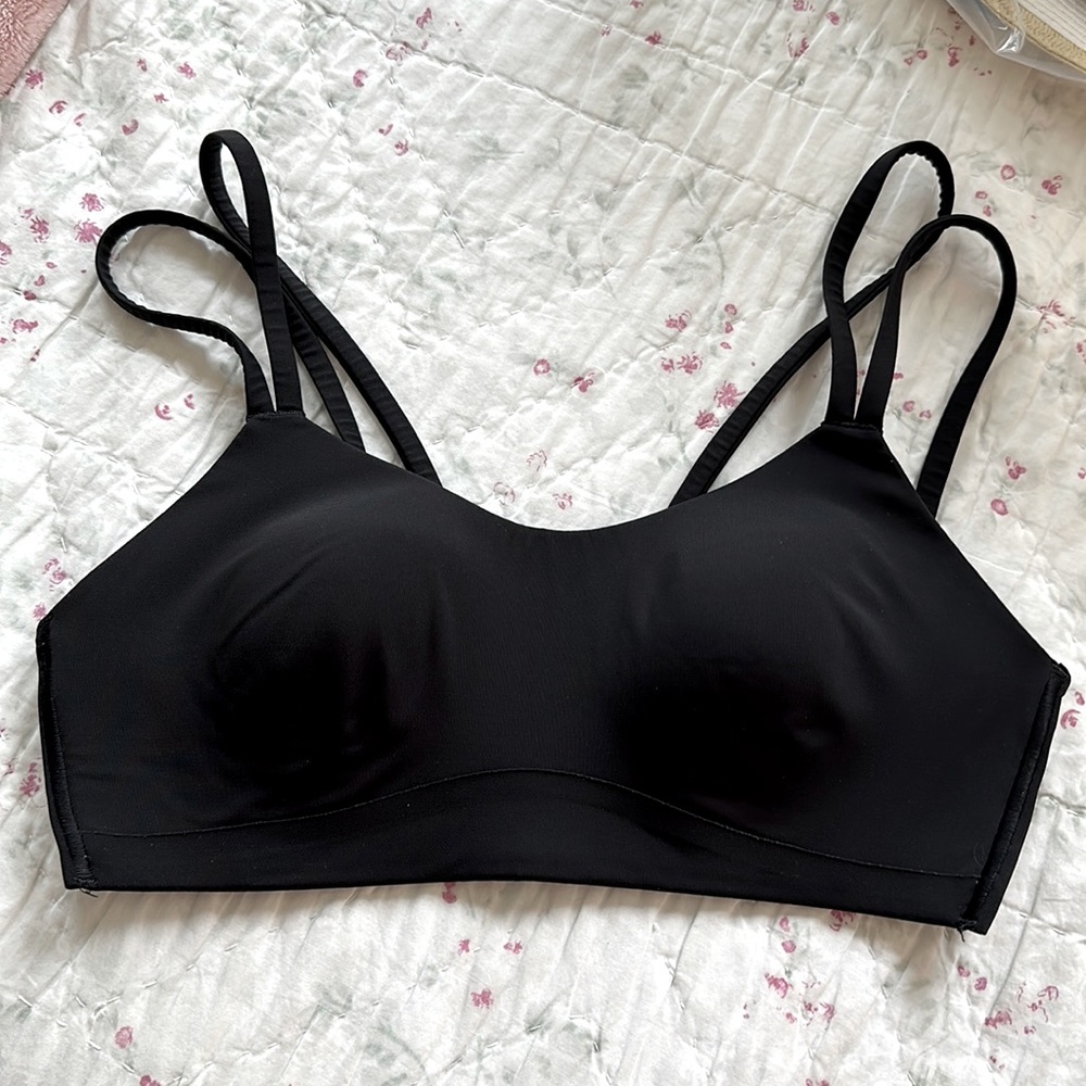 𝗟𝘂𝗹𝘂𝗹𝗲𝗺𝗼𝗻 Like a Cloud Bra Light Support B/C
Cup!